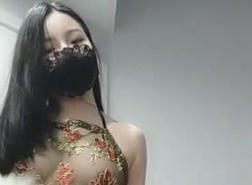 【新人校花主播蓝兔子0504】扇子舞激情自慰秀!无毛嫩穴湿透诱惑,高潮迭起!